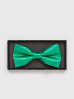 Pre-tied Plain Silk Bow Tie -Xmas Festival Shop mens bow tie green box me174 1280 web 45600.1662647347